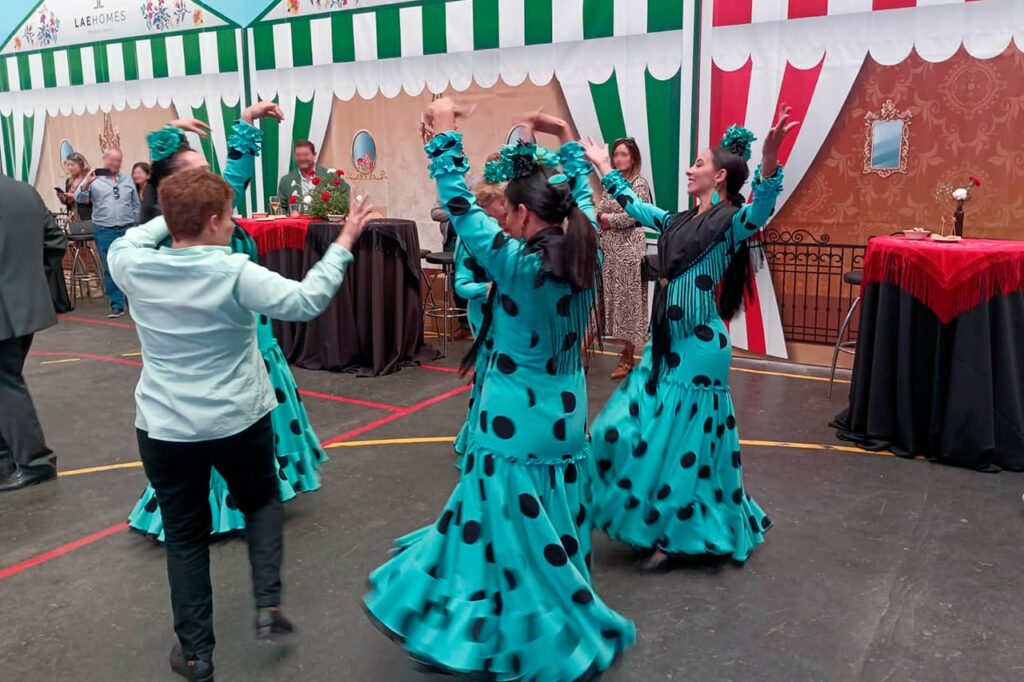 08 - Coro Rociero Amanecer de Sevilla bailando Sevillanas en Congreso en Santo Domingo de la Calzada