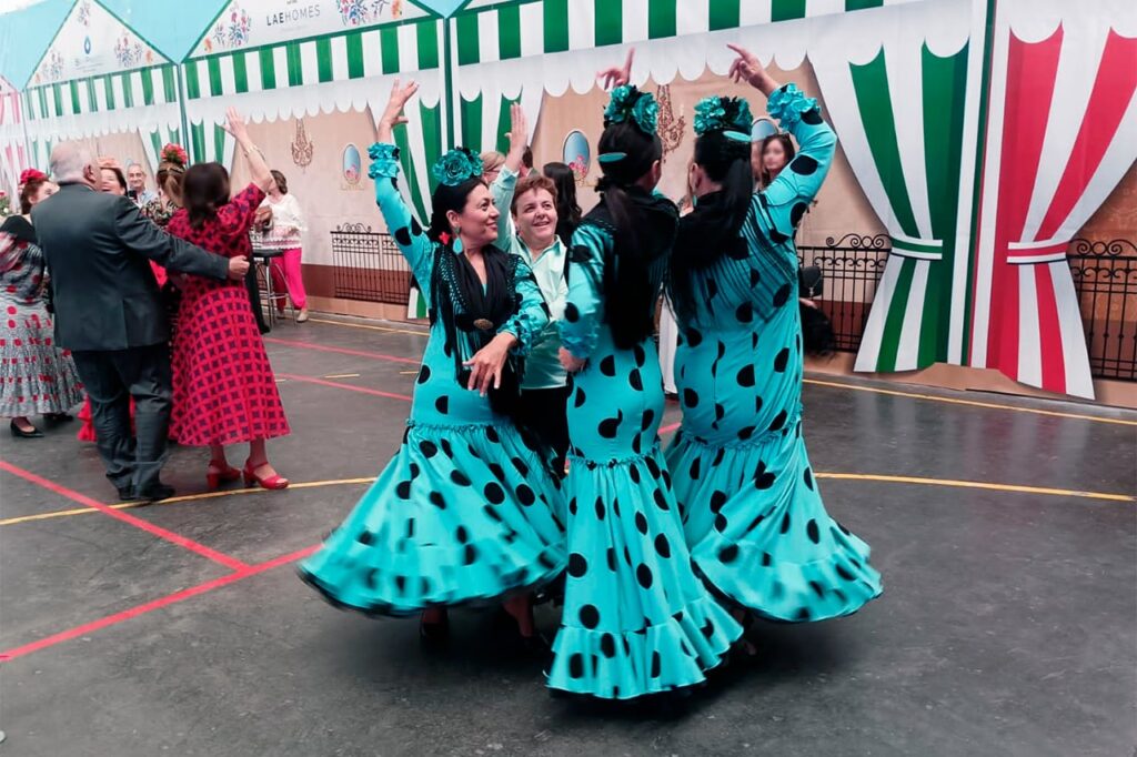 09 - Coro Rociero Amanecer de Sevilla bailando Sevillanas en Congreso en La Rioja